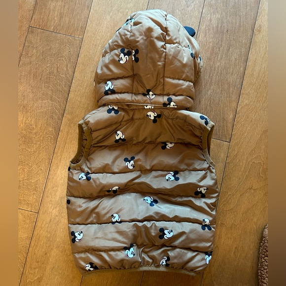 Pair of kids vests size 18months ish - Picture 4 of 7